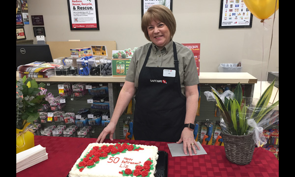 Liz receives a beautiful cake as well as her UFCW 401 retirement gift