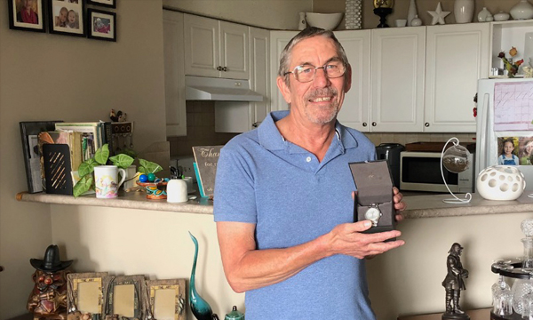 Peter receives his UFCW 401 retirement gift